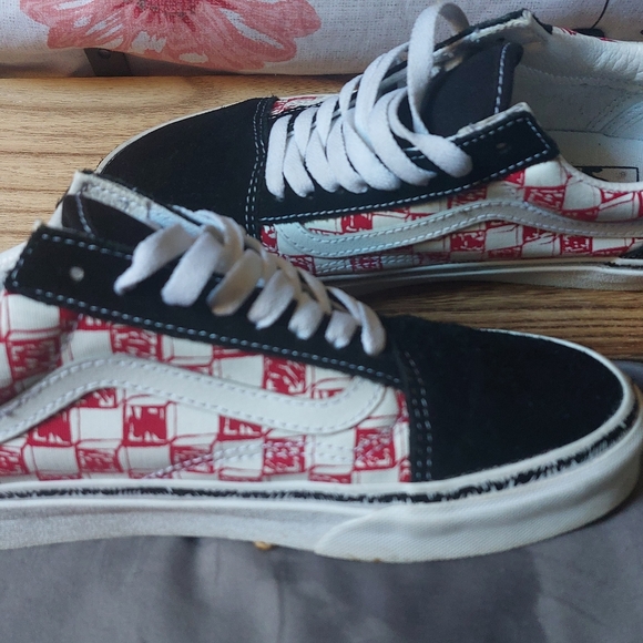 Van's - Picture 3 of 5